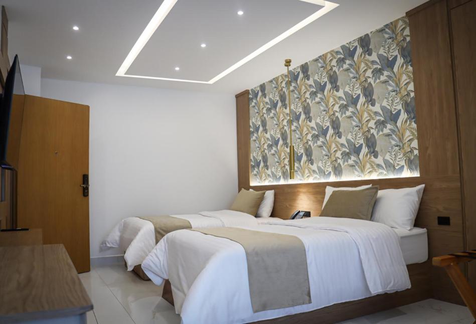 Noea Hotel Pinas Exterior photo